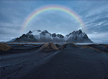 什么情况？字母哥在希腊男篮全队围在一起讲话时狠扇队友后脑